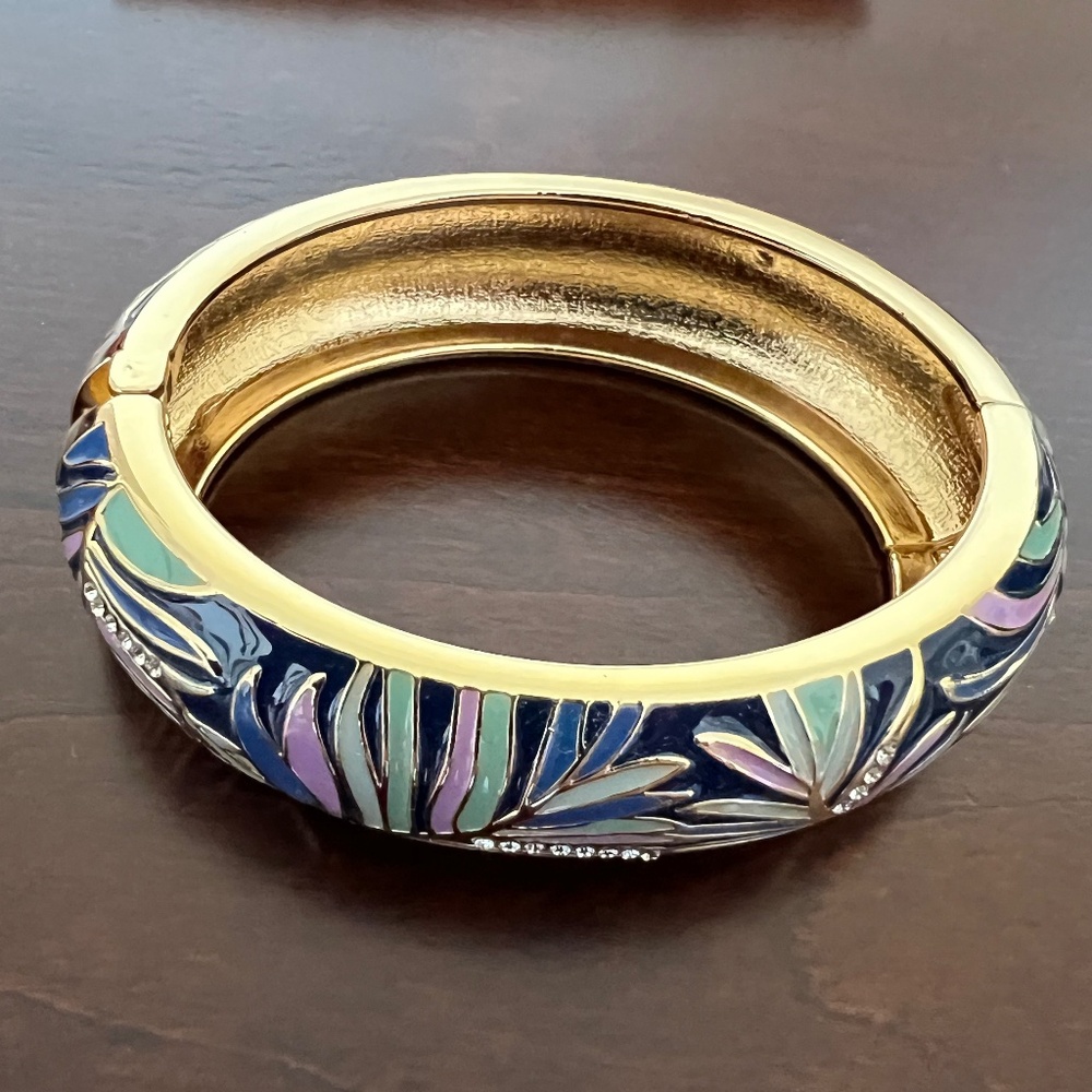 Tommy Bahama Bracelet with a storage pouch
